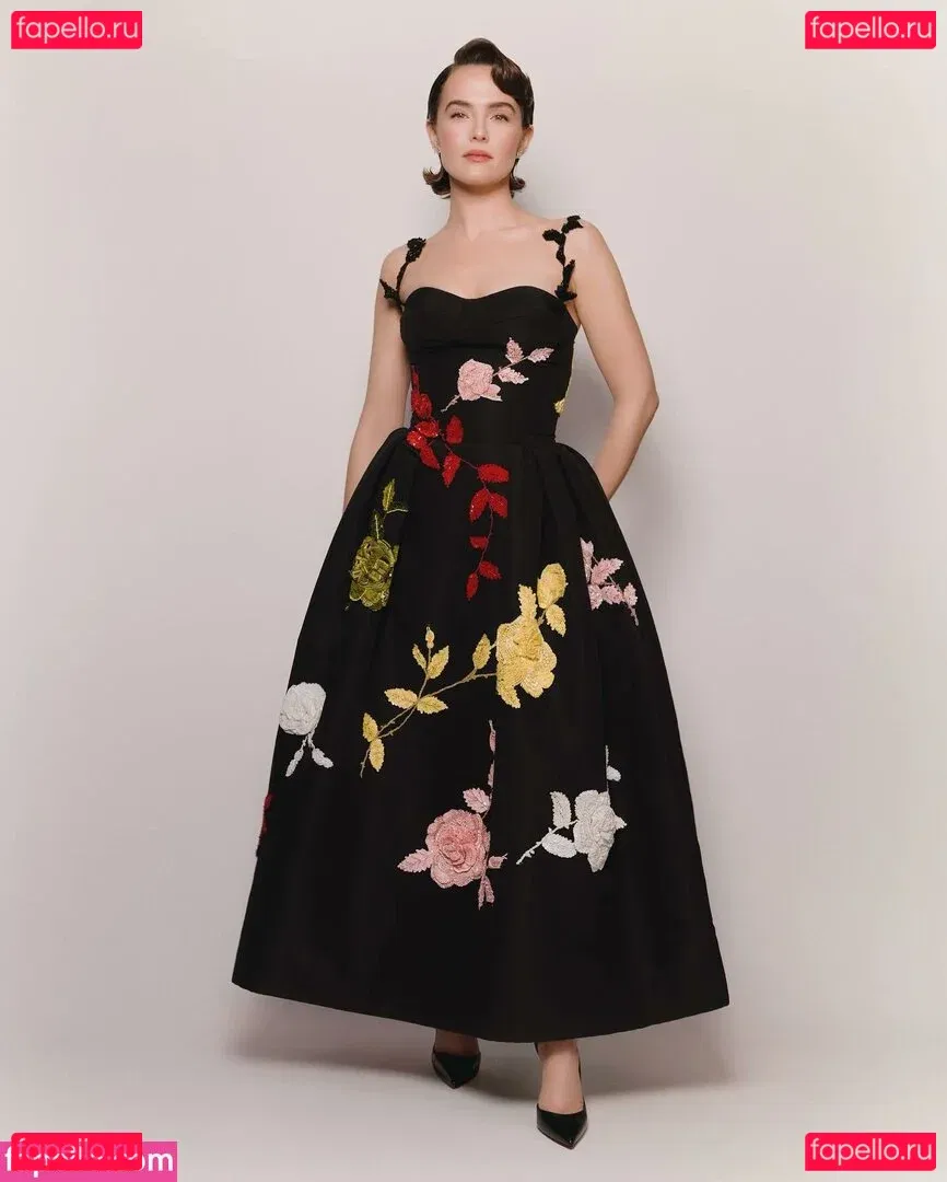 Zoey Deutch Onlyfans Photo Gallery 