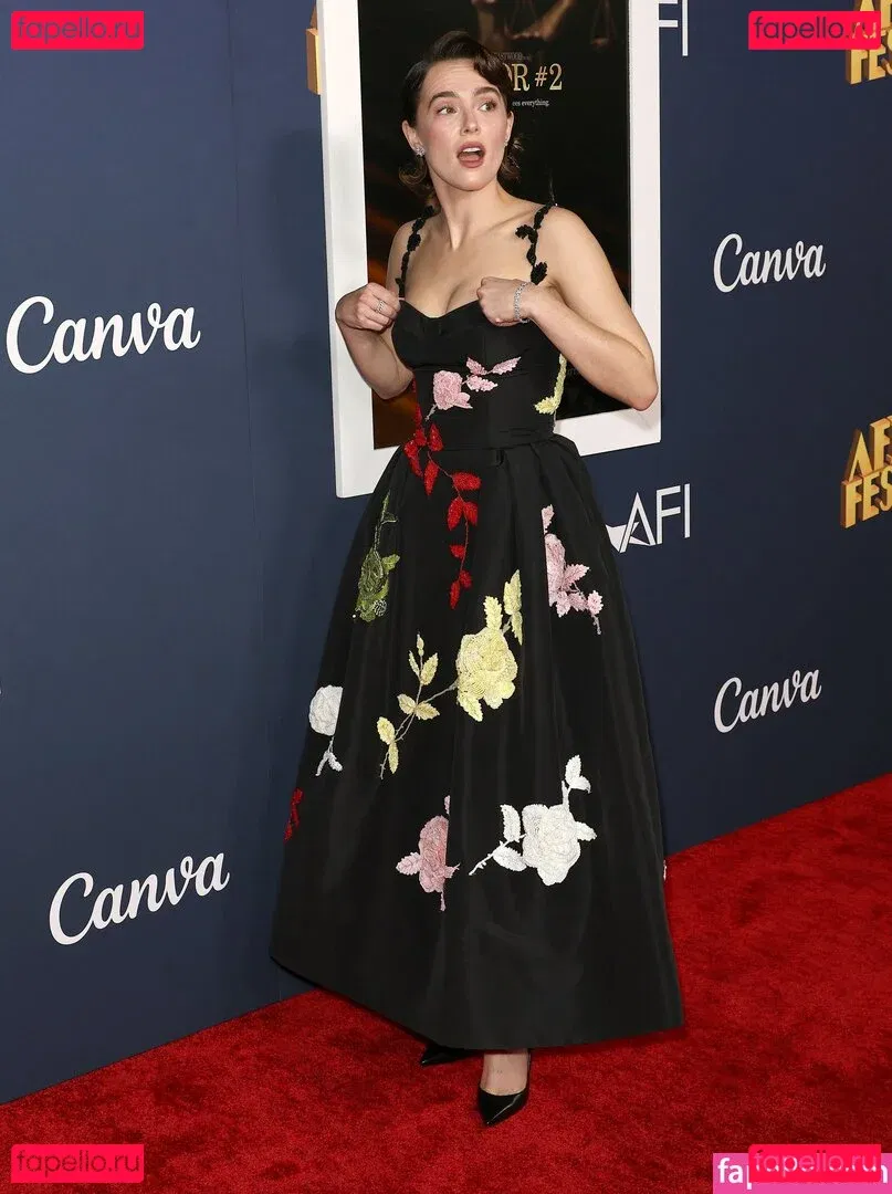 Zoey Deutch Onlyfans Photo Gallery 