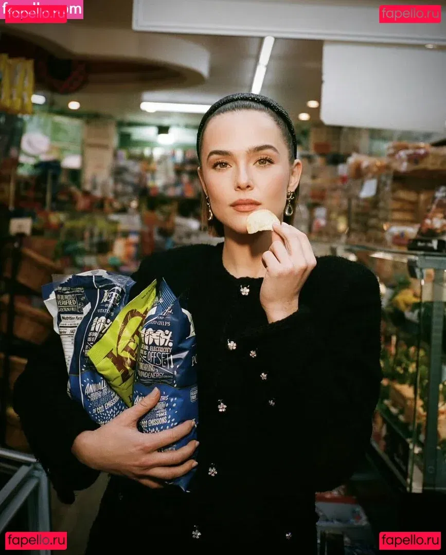 Zoey Deutch Onlyfans Photo Gallery 