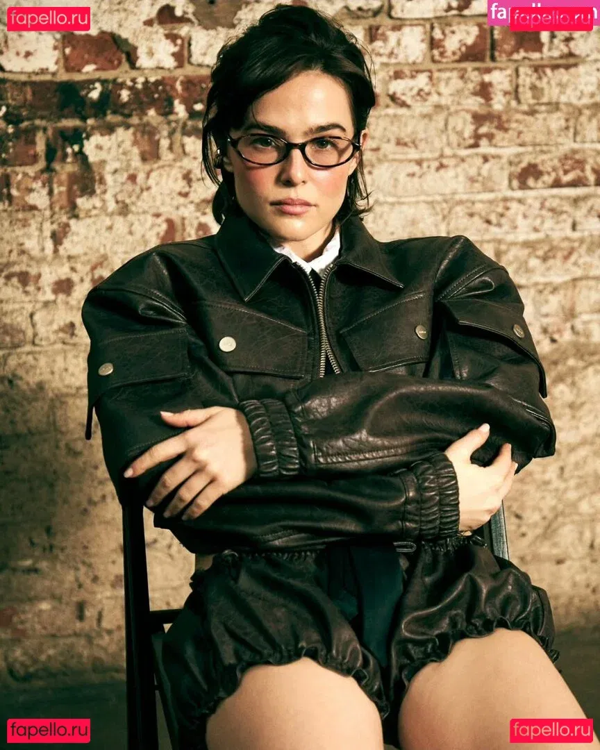 Zoey Deutch Onlyfans Photo Gallery 