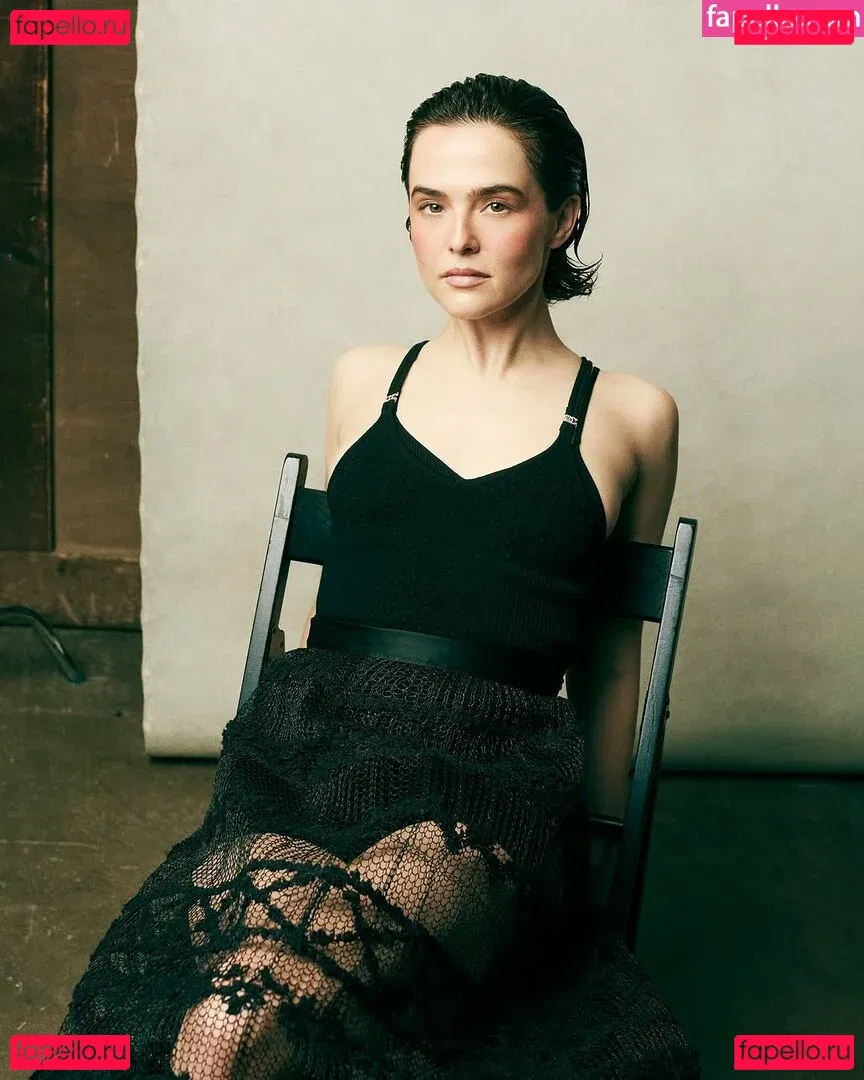 Zoey Deutch Onlyfans Photo Gallery 