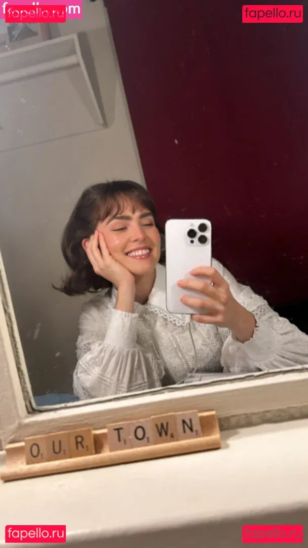 Zoey Deutch Onlyfans Photo Gallery 