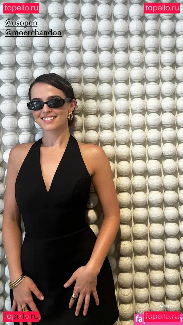 Zoey Deutch Onlyfans Photo Gallery 