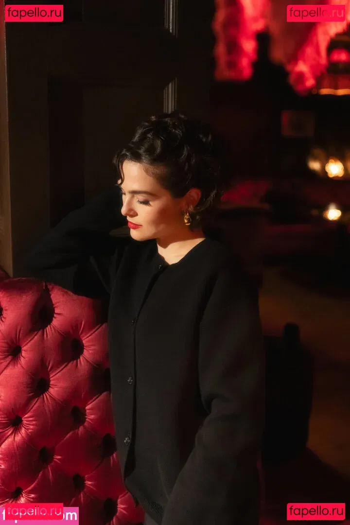 Zoey Deutch Onlyfans Photo Gallery 