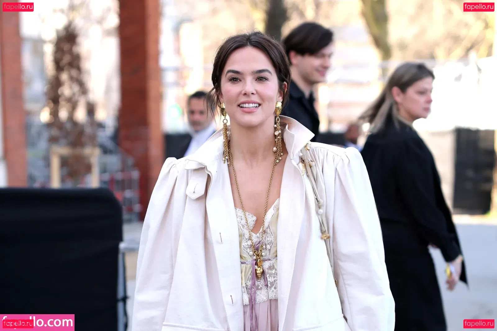 Zoey Deutch Onlyfans Photo Gallery 