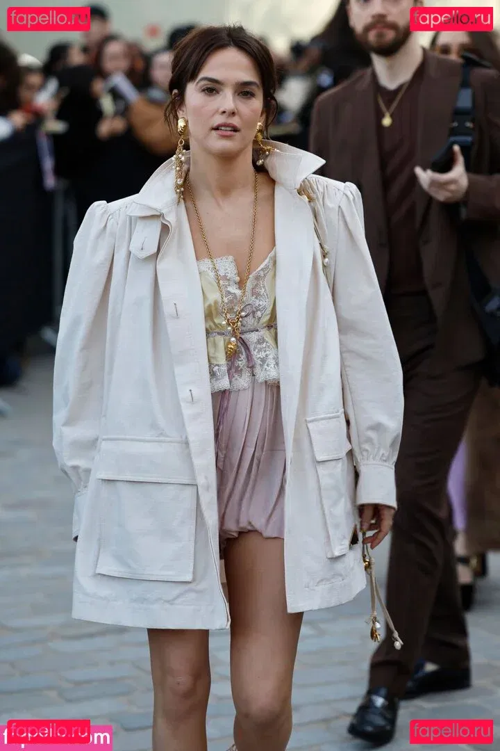 Zoey Deutch Onlyfans Photo Gallery 