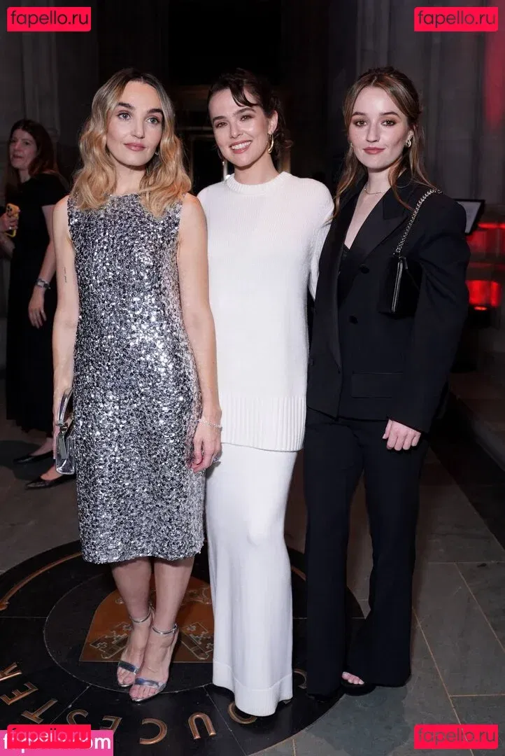 Zoey Deutch Onlyfans Photo Gallery 