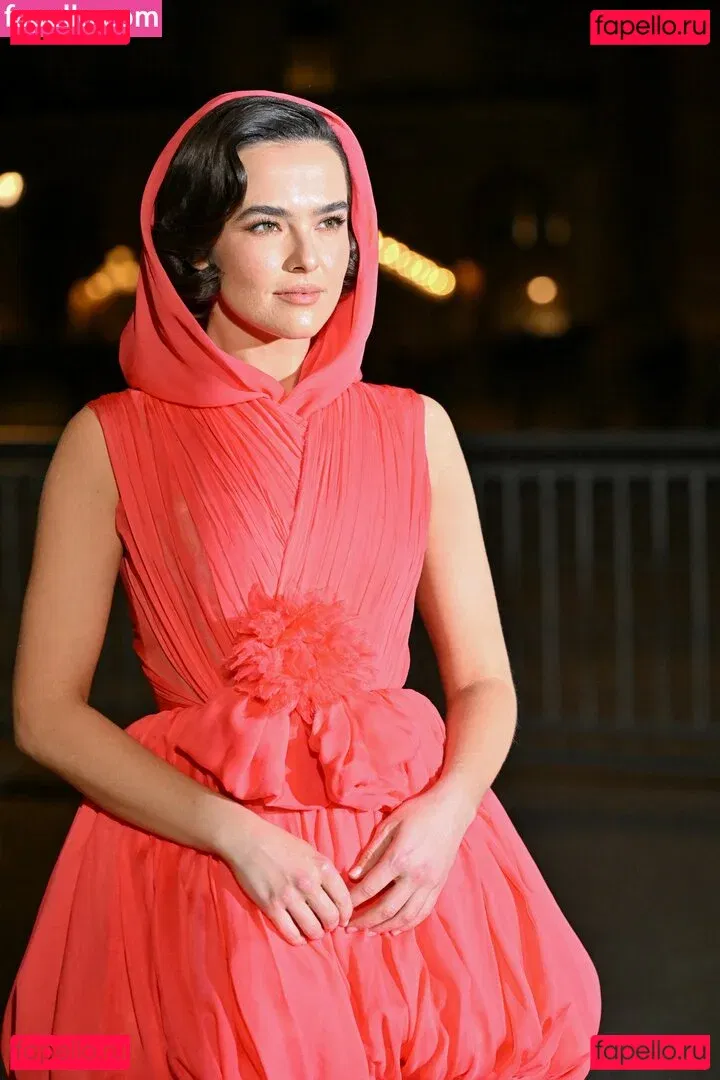 Zoey Deutch Onlyfans Photo Gallery 