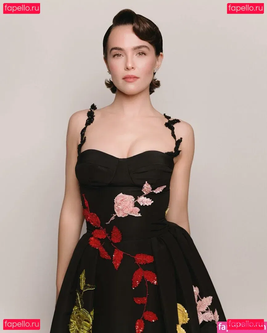 Zoey Deutch Onlyfans Photo Gallery 