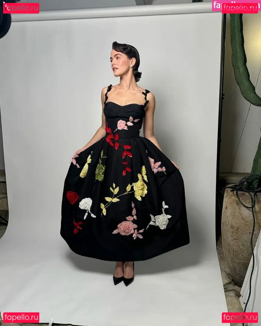 Zoey Deutch Onlyfans Photo Gallery 