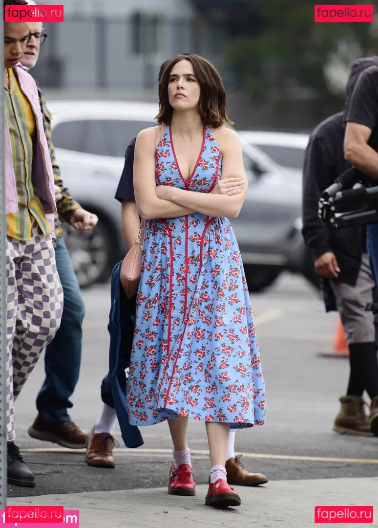 Zoey Deutch Onlyfans Photo Gallery 