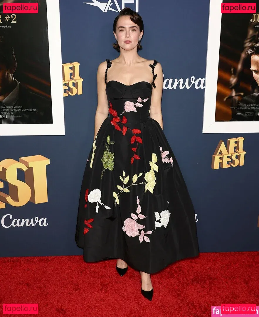 Zoey Deutch Onlyfans Photo Gallery 