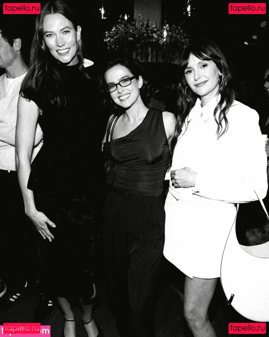 Zoey Deutch Onlyfans Photo Gallery 