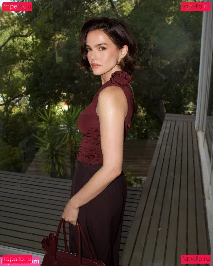 Zoey Deutch Onlyfans Photo Gallery 