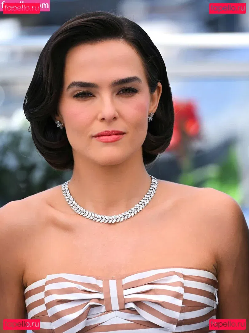 Zoey Deutch Onlyfans Photo Gallery 