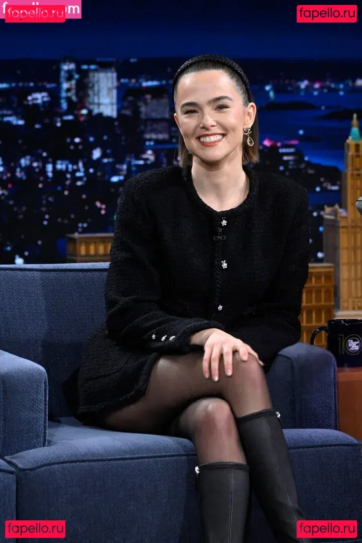 Zoey Deutch Onlyfans Photo Gallery 