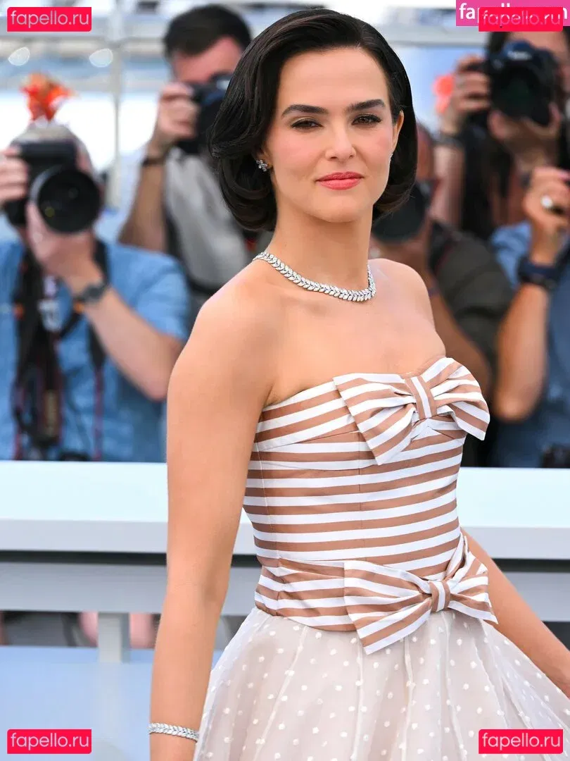 Zoey Deutch Onlyfans Photo Gallery 