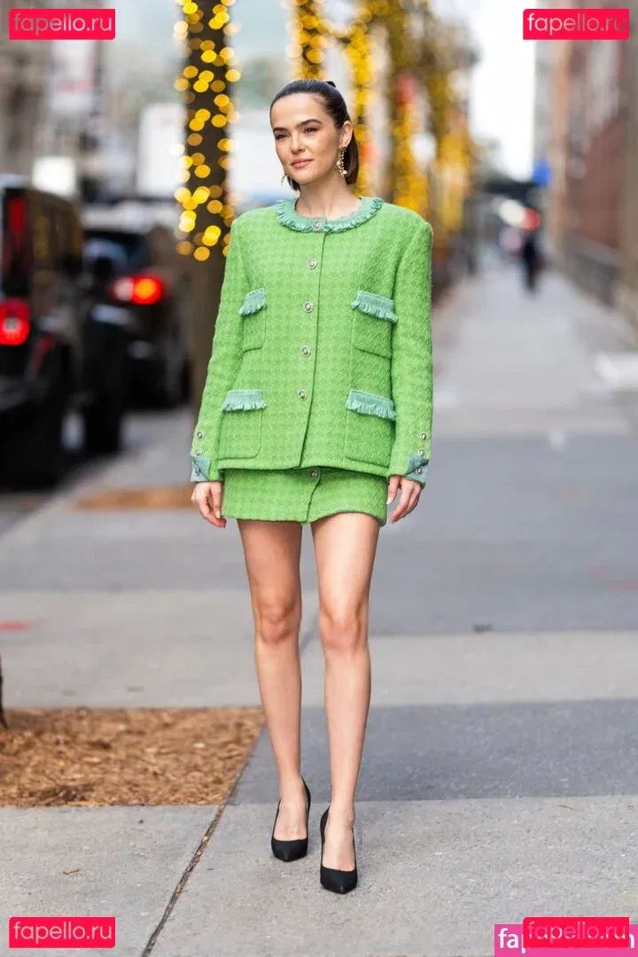 Zoey Deutch Onlyfans Photo Gallery 