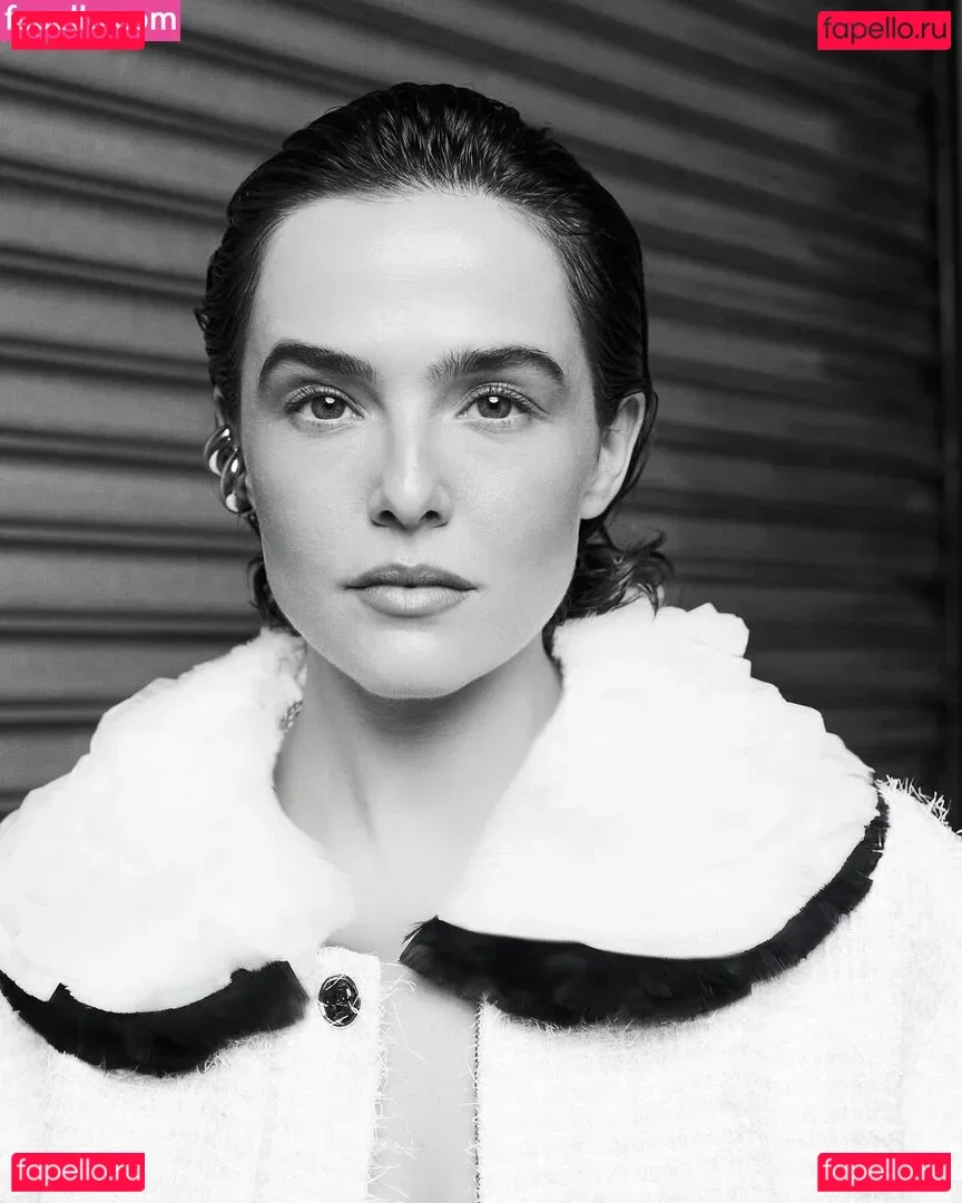 Zoey Deutch Onlyfans Photo Gallery 