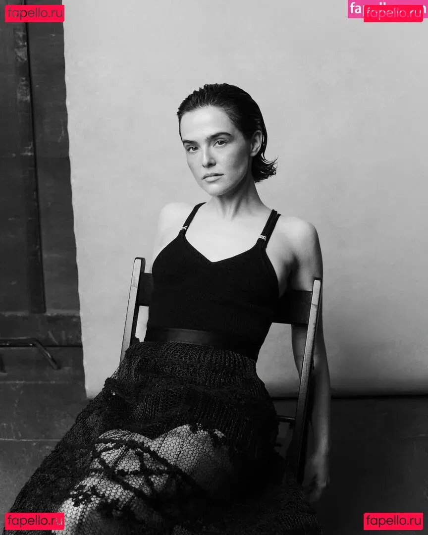 Zoey Deutch Onlyfans Photo Gallery 