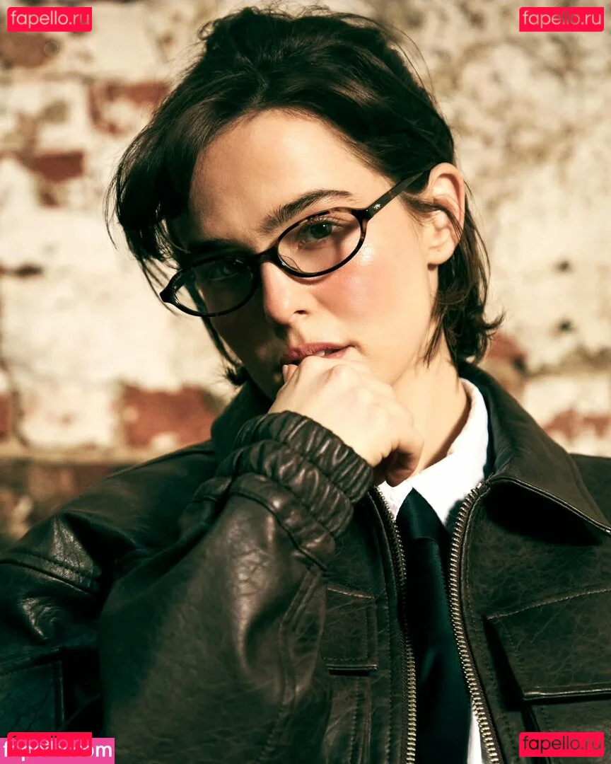 Zoey Deutch Onlyfans Photo Gallery 