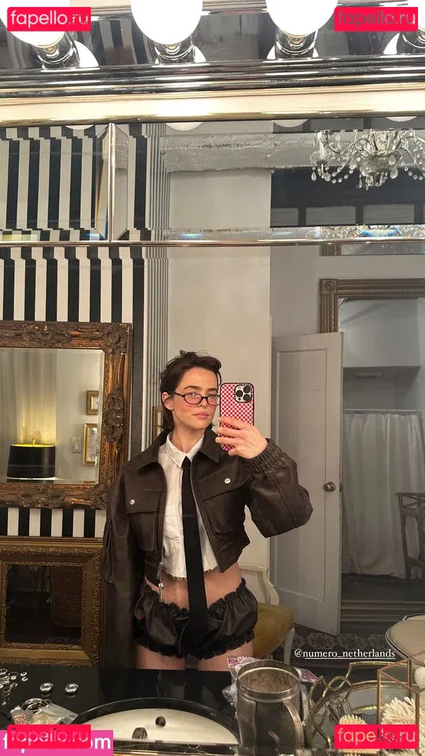 Zoey Deutch Onlyfans Photo Gallery 