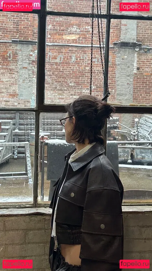 Zoey Deutch Onlyfans Photo Gallery 