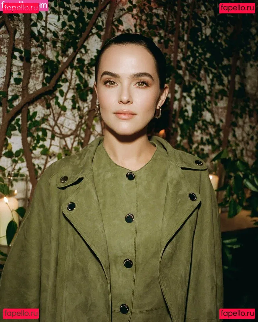 Zoey Deutch Onlyfans Photo Gallery 