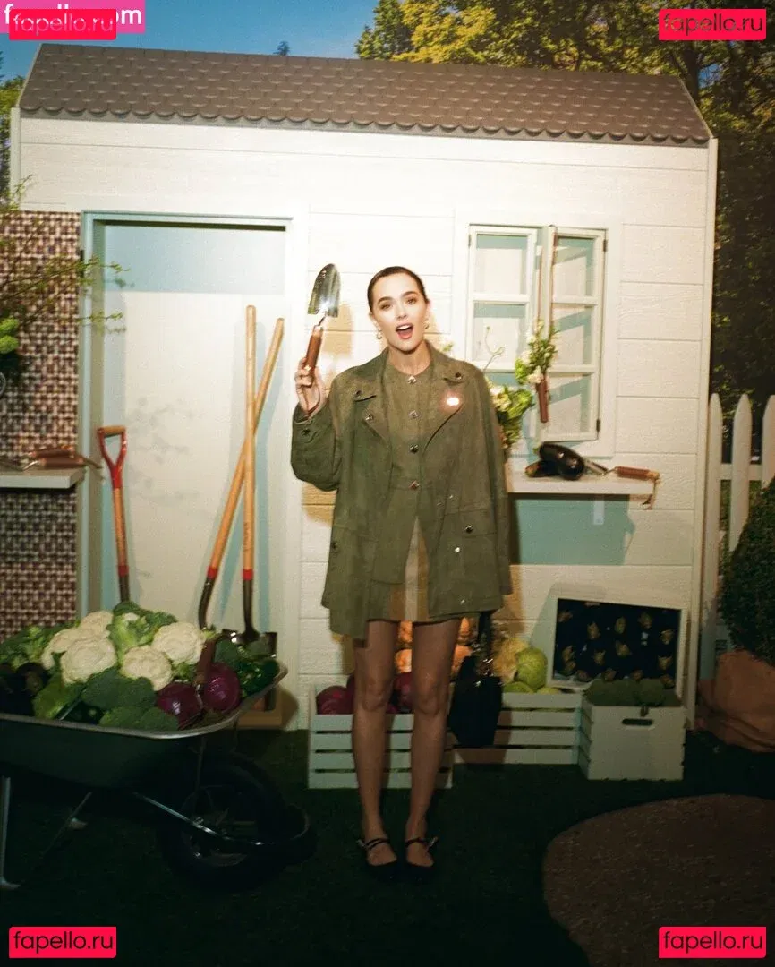 Zoey Deutch Onlyfans Photo Gallery 