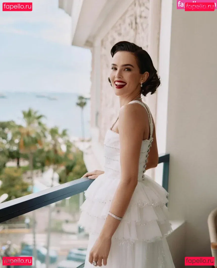 Zoey Deutch Onlyfans Photo Gallery 