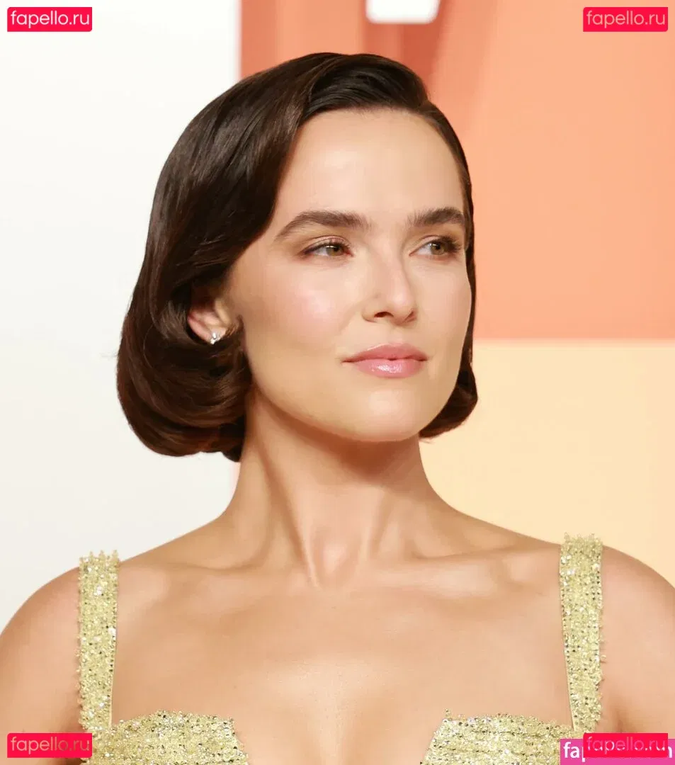 Zoey Deutch Onlyfans Photo Gallery 