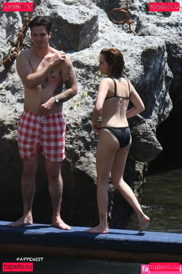 Zoey Deutch Onlyfans Photo Gallery 