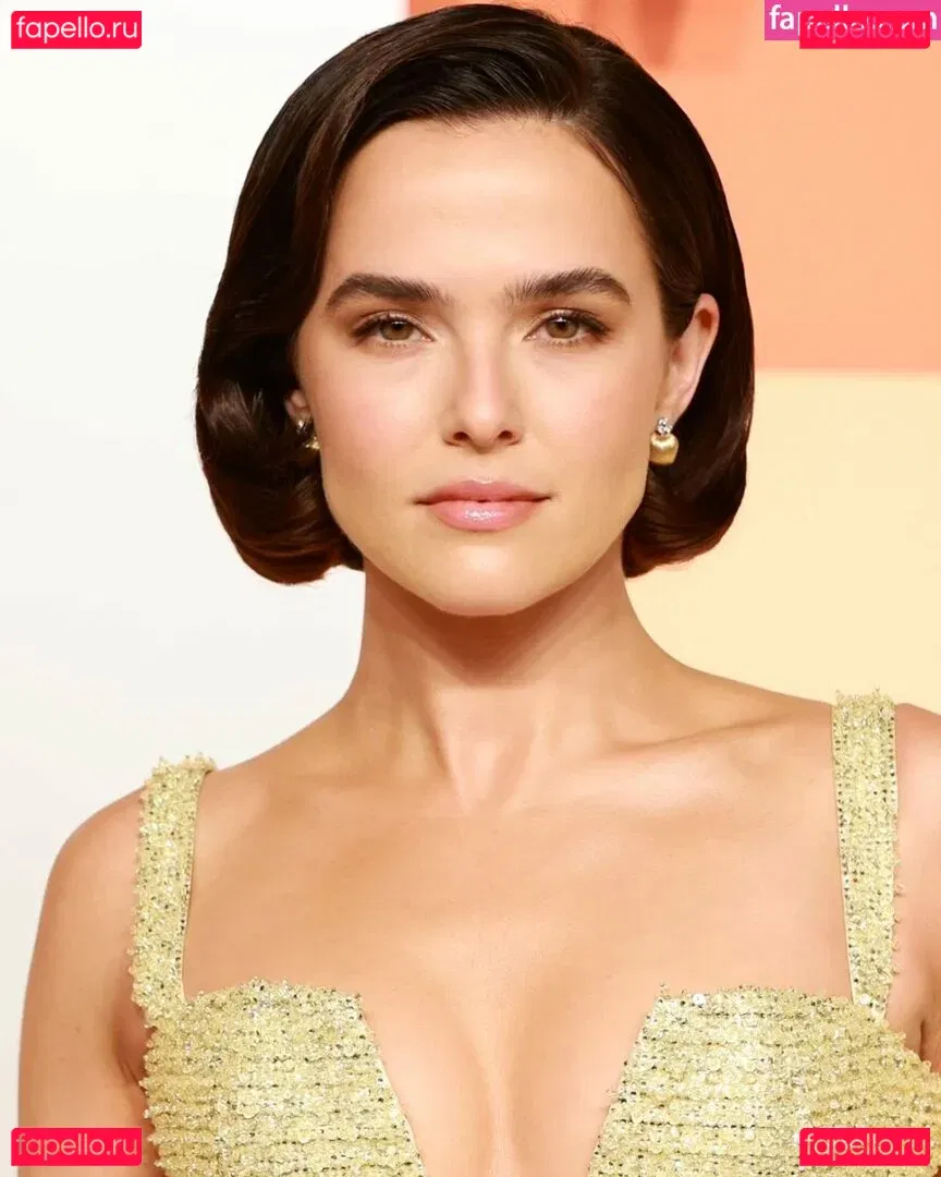 Zoey Deutch Onlyfans Photo Gallery 