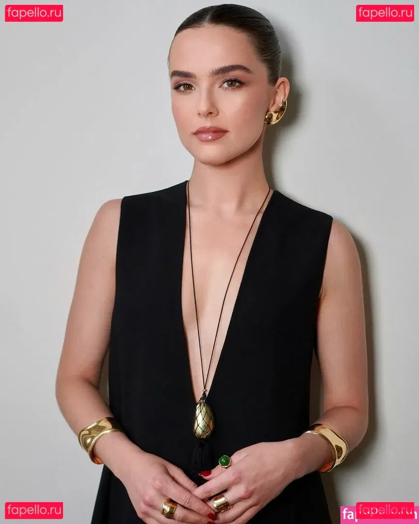 Zoey Deutch Onlyfans Photo Gallery 