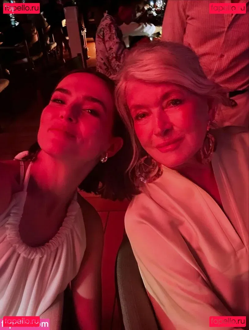 Zoey Deutch Onlyfans Photo Gallery 