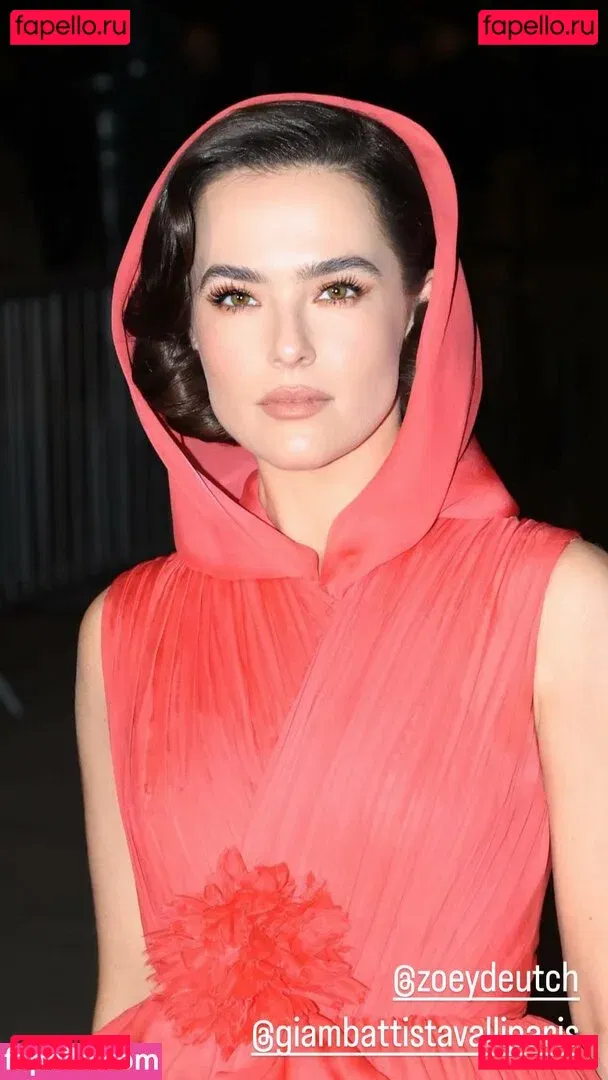 Zoey Deutch Onlyfans Photo Gallery 