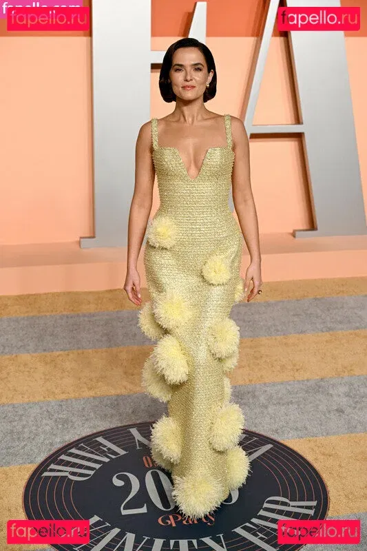 Zoey Deutch Onlyfans Photo Gallery 