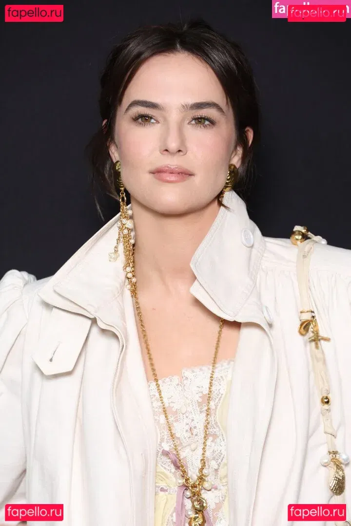 Zoey Deutch Onlyfans Photo Gallery 