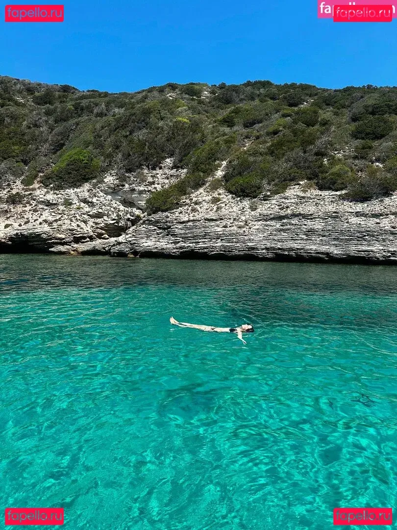 Zoey Deutch Onlyfans Photo Gallery 