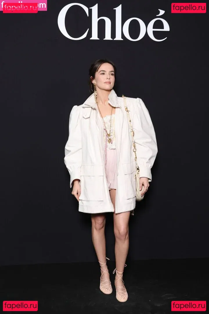 Zoey Deutch Onlyfans Photo Gallery 