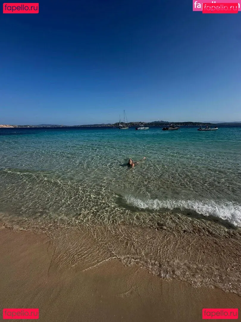 Zoey Deutch Onlyfans Photo Gallery 