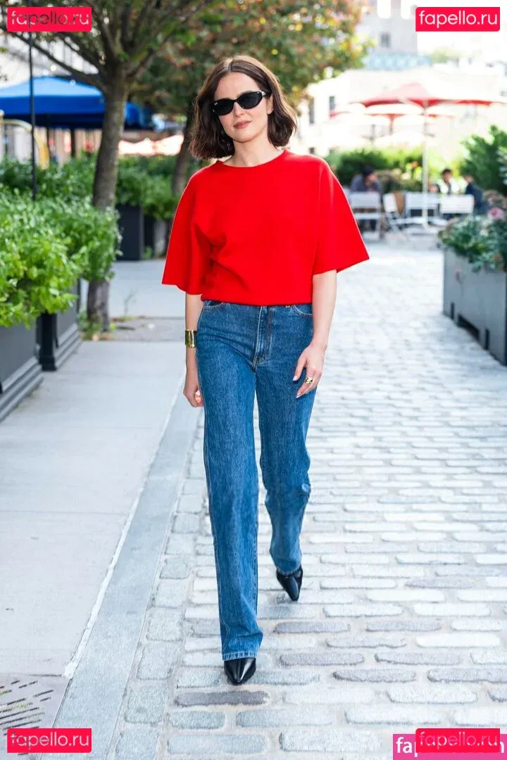 Zoey Deutch Onlyfans Photo Gallery 