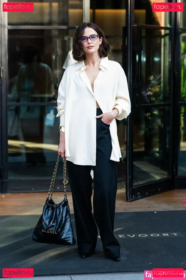 Zoey Deutch Onlyfans Photo Gallery 