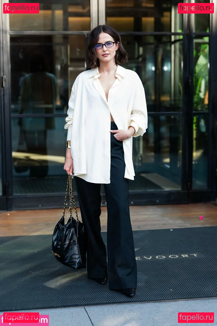 Zoey Deutch Onlyfans Photo Gallery 