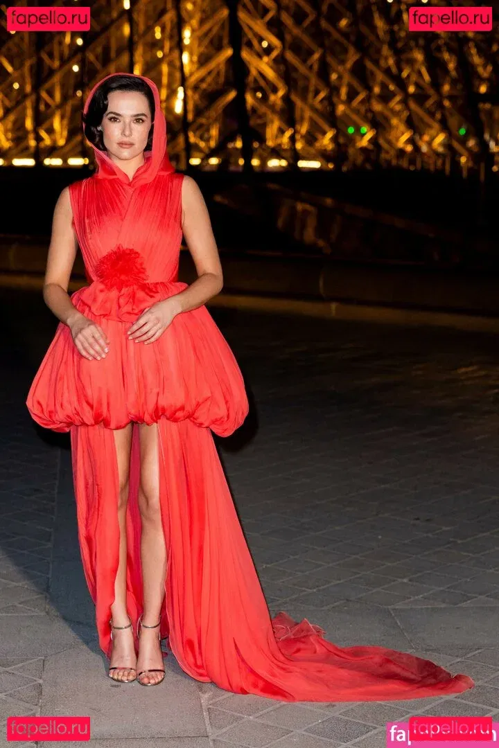 Zoey Deutch Onlyfans Photo Gallery 