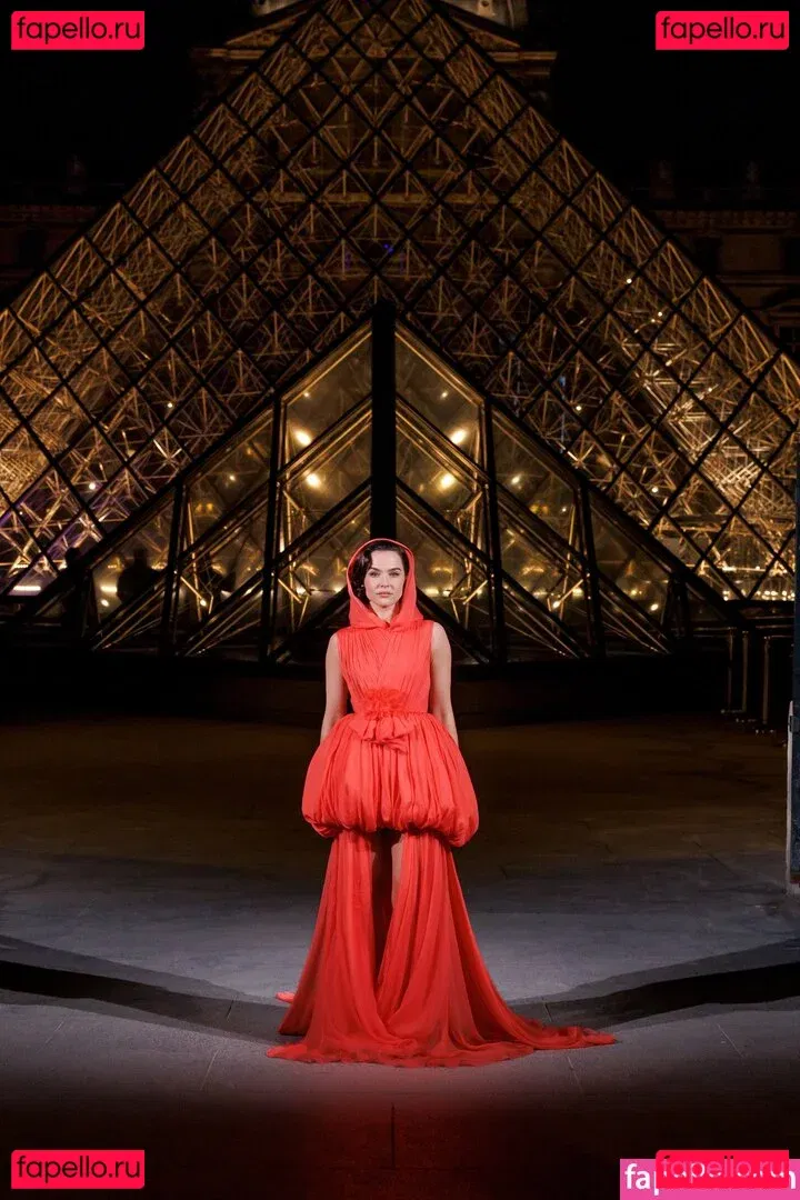 Zoey Deutch Onlyfans Photo Gallery 