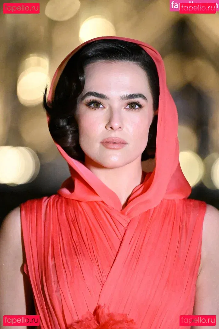 Zoey Deutch Onlyfans Photo Gallery 