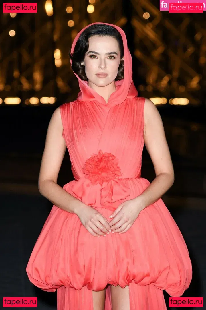 Zoey Deutch Onlyfans Photo Gallery 