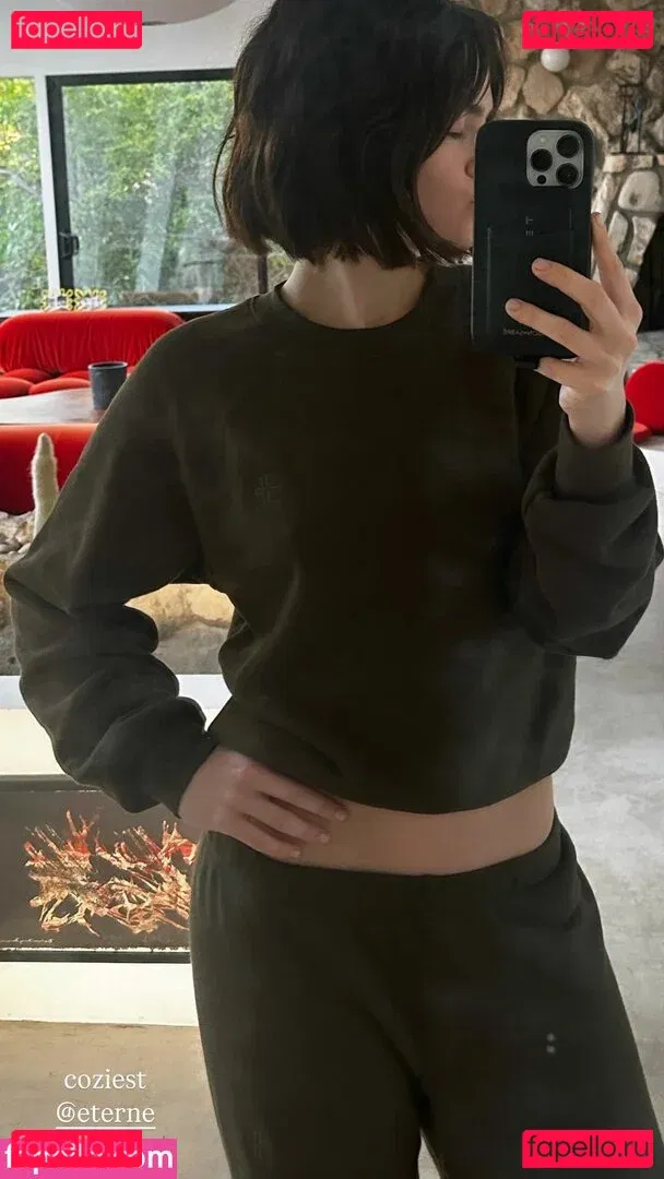 Zoey Deutch Onlyfans Photo Gallery 