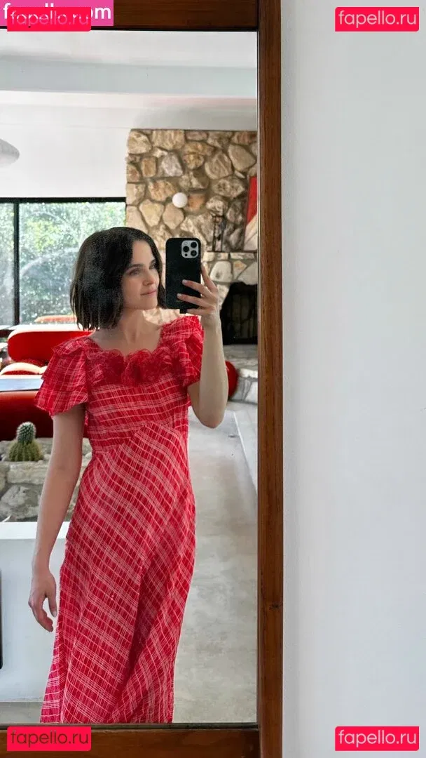 Zoey Deutch Onlyfans Photo Gallery 